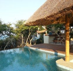 Inhassoro Accommodation - Blue Water Private Lodge