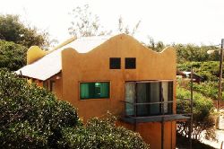 Tofo Accommodation - Tofo Tree House